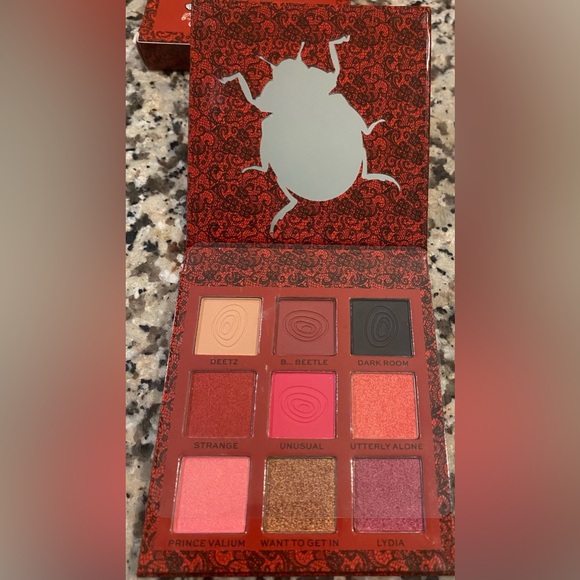 Beetlejuice 'I Myself Am Strange and Unusual Eyeshadow Palette X Revolution - Picture 8 of 11